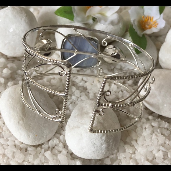 🎉💙GORGEOUS CUFF BRACELET🛍🛍 - Picture 6 of 8